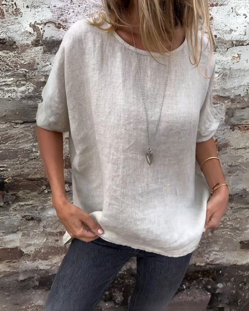 Suzan - Essential T-Shirt