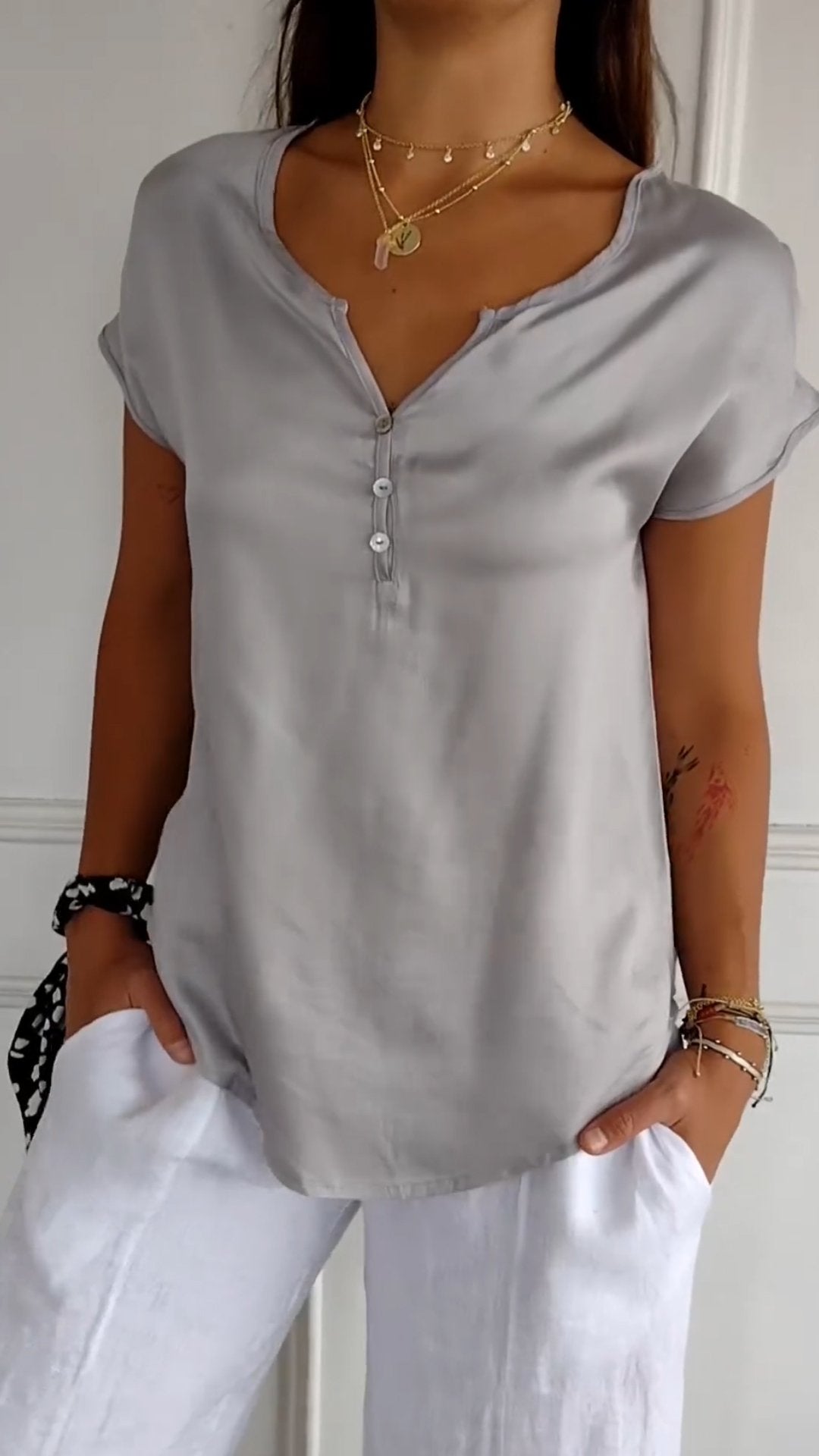 Lana - V-neck T-shirt